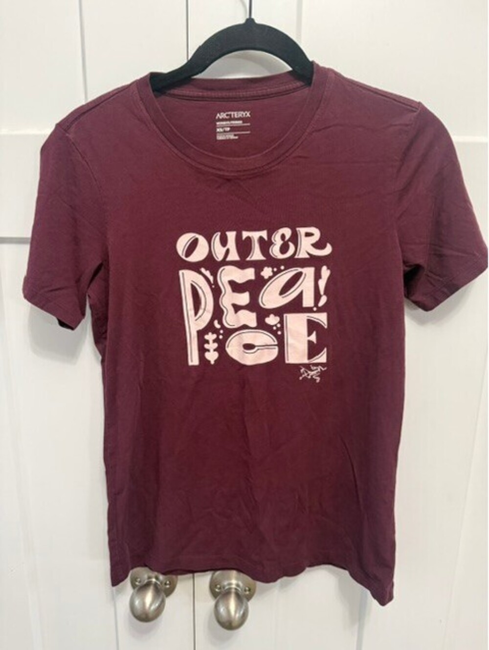 Arc'teryx NWOT Outer Peace graphic t-shirt size XS short sleeve in maroon